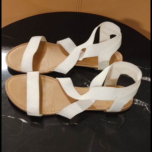 White sandals - Picture 2 of 3
